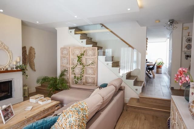 4 soveværelse Byhus til salg i Benalmádena pueblo, Benalmádena med swimmingpool garage - € 599.500 (Ref: 9996505)
