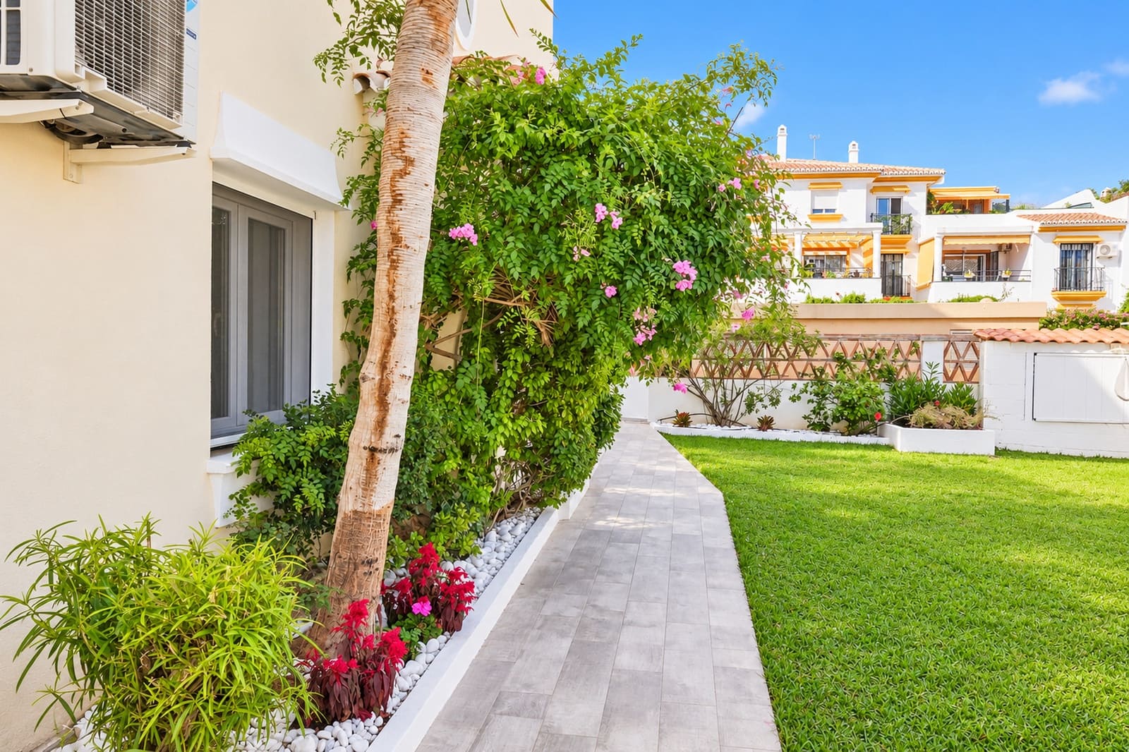 4 bedroom Townhouse for sale in Benalmadena with pool garage - € 590,000 (Ref: 9996505)