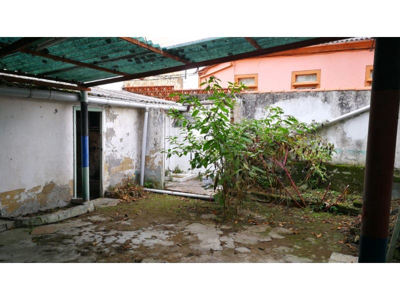 6 bedroom Townhouse for sale in Ferrol with garage - € 130,000 (Ref: 5724087)