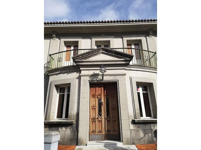 5 soveværelse Finca/Landehus til salg i Bergondo med swimmingpool garage - € 800.000 (Ref: 5922008)