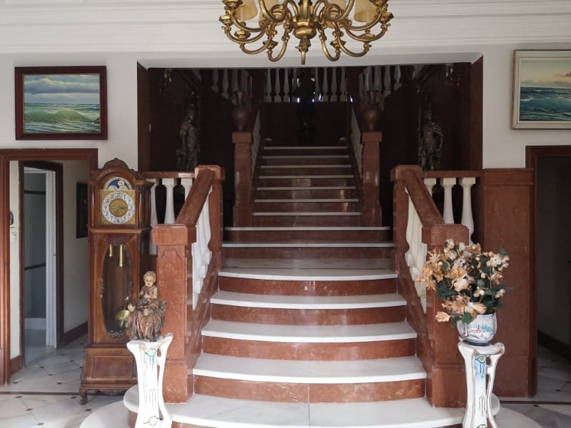 5 soveværelse Finca/Landehus til salg i Bergondo med swimmingpool garage - € 800.000 (Ref: 5922008)