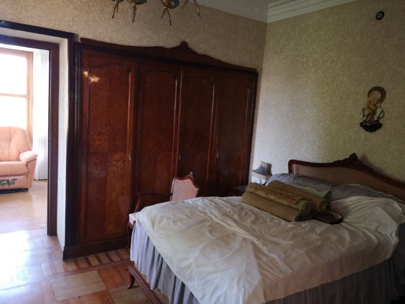 5 soveværelse Finca/Landehus til salg i Bergondo med swimmingpool garage - € 800.000 (Ref: 5922008)