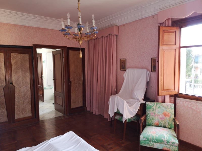 5 soveværelse Finca/Landehus til salg i Bergondo med swimmingpool garage - € 800.000 (Ref: 5922008)