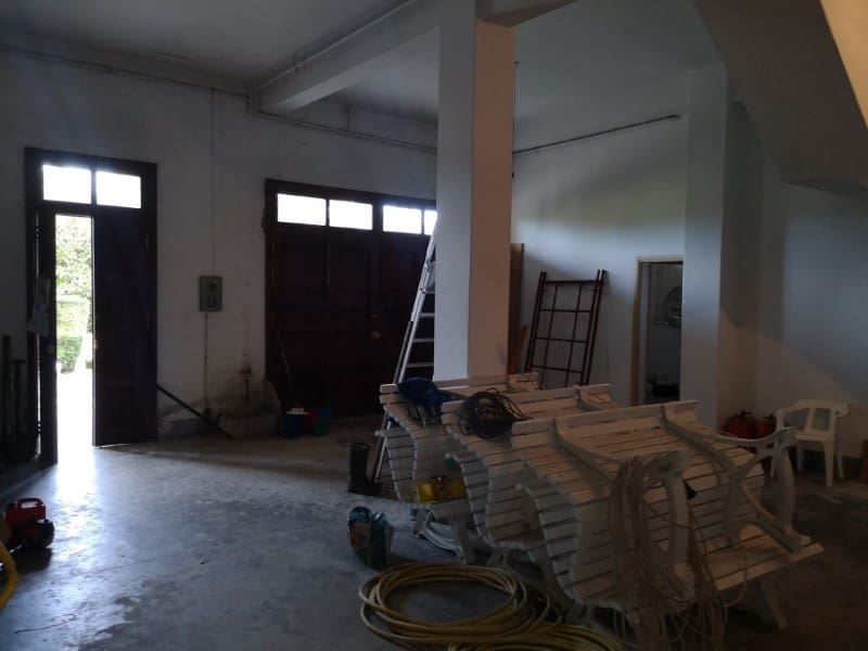 5 soveværelse Finca/Landehus til salg i Bergondo med swimmingpool garage - € 800.000 (Ref: 5922008)