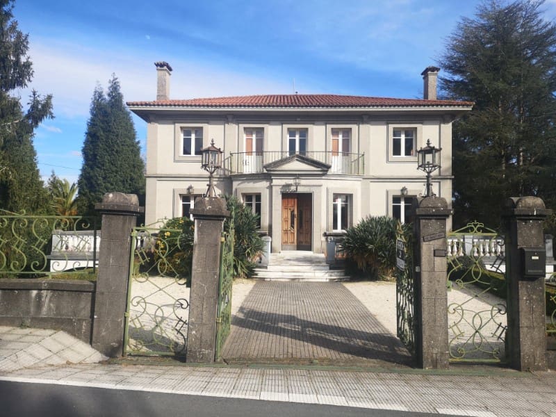 5 soveværelse Finca/Landehus til salg i Bergondo med swimmingpool garage - € 800.000 (Ref: 5922008)