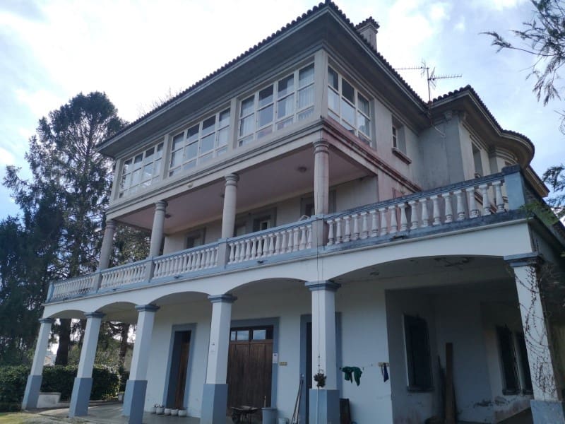 5 soveværelse Finca/Landehus til salg i Bergondo med swimmingpool garage - € 800.000 (Ref: 5922008)