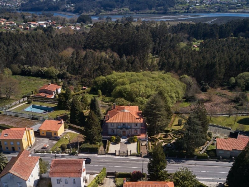 5 soveværelse Finca/Landehus til salg i Bergondo med swimmingpool garage - € 800.000 (Ref: 5922008)