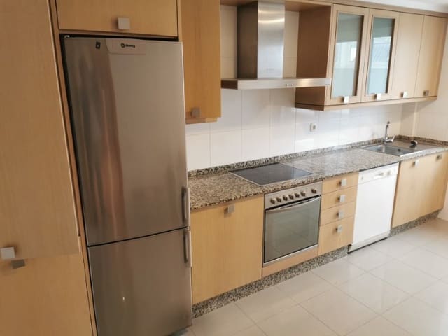 3 bedroom Flat for rent in Narón with garage - € 900 (Ref: 6108079)