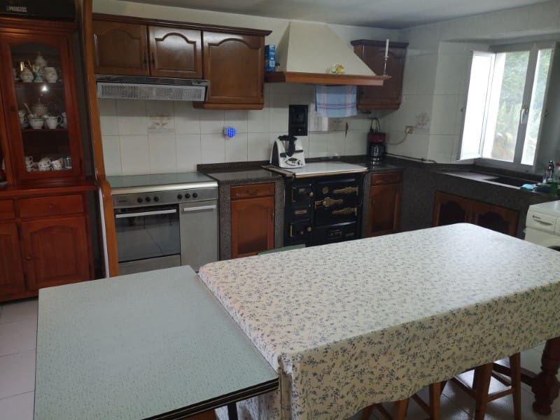 6 soveværelse Byhus til salg i Mino - € 175.000 (Ref: 6279847)