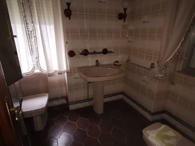 6 bedroom Townhouse for sale in Fene - € 130,000 (Ref: 6448670)