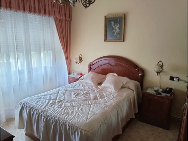 6 slaapkamer Villa te koop in Ares - € 420.000 (Ref: 6939286)