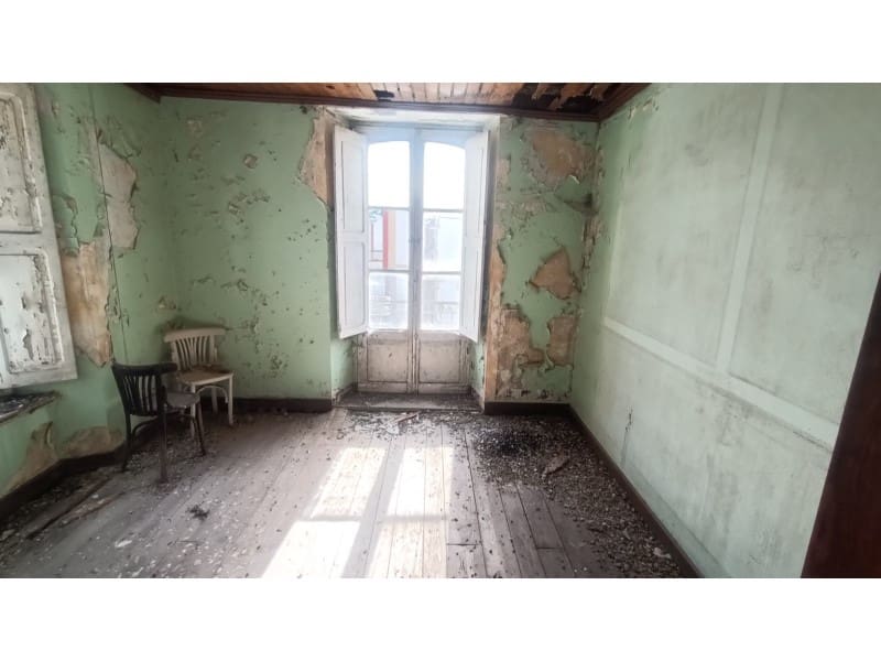 5 slaapkamer Huis te koop in Ortigueira - € 28.000 (Ref: 7527020)