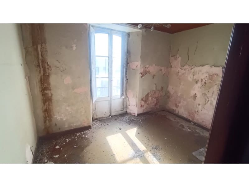 5 slaapkamer Huis te koop in Ortigueira - € 28.000 (Ref: 7527020)