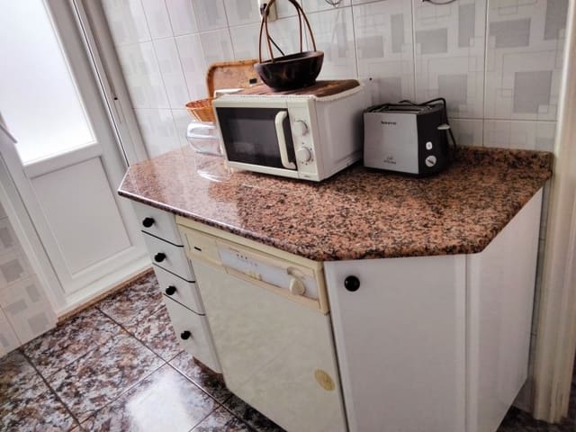 4 bedroom Flat for sale in Ferrol - € 110,000 (Ref: 7681842)