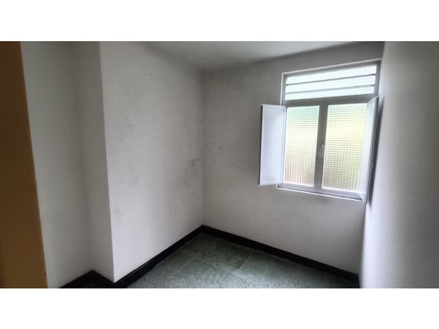 4 sypialnia Dom na sprzedaż w Ferrol - 92 000 € (Ref: 8126600)