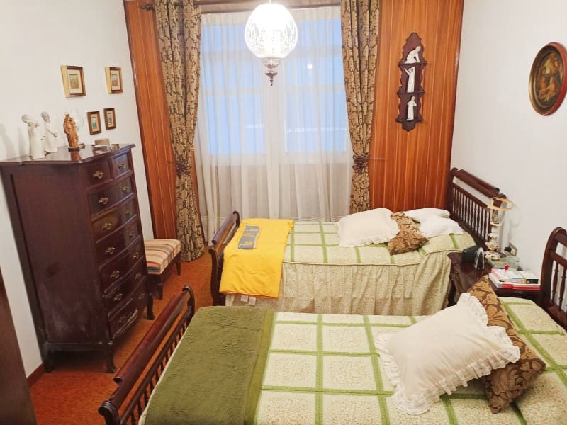 5 bedroom Villa for sale in Ferrol with garage - € 278,000 (Ref: 8244260)