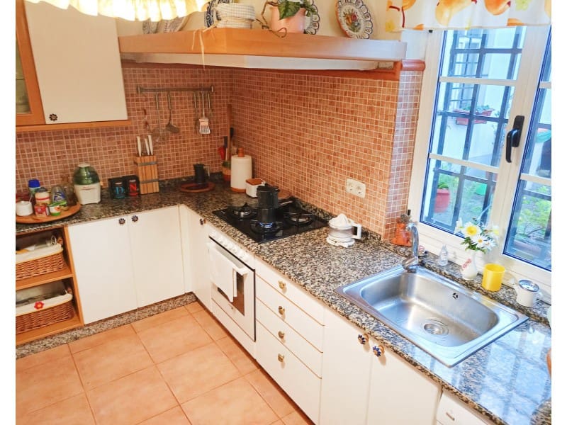 5 bedroom Villa for sale in Ferrol with garage - € 278,000 (Ref: 8244260)