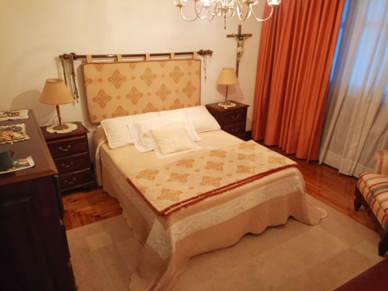 5 bedroom Villa for sale in Ferrol with garage - € 278,000 (Ref: 8244260)