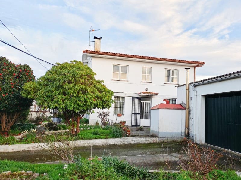 5 bedroom Villa for sale in Ferrol with garage - € 278,000 (Ref: 8244260)
