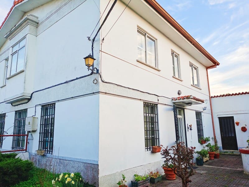 5 bedroom Villa for sale in Ferrol with garage - € 278,000 (Ref: 8244260)