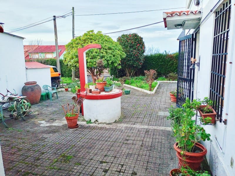 5 bedroom Villa for sale in Ferrol with garage - € 278,000 (Ref: 8244260)