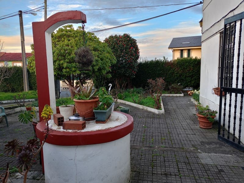 5 bedroom Villa for sale in Ferrol with garage - € 278,000 (Ref: 8244260)