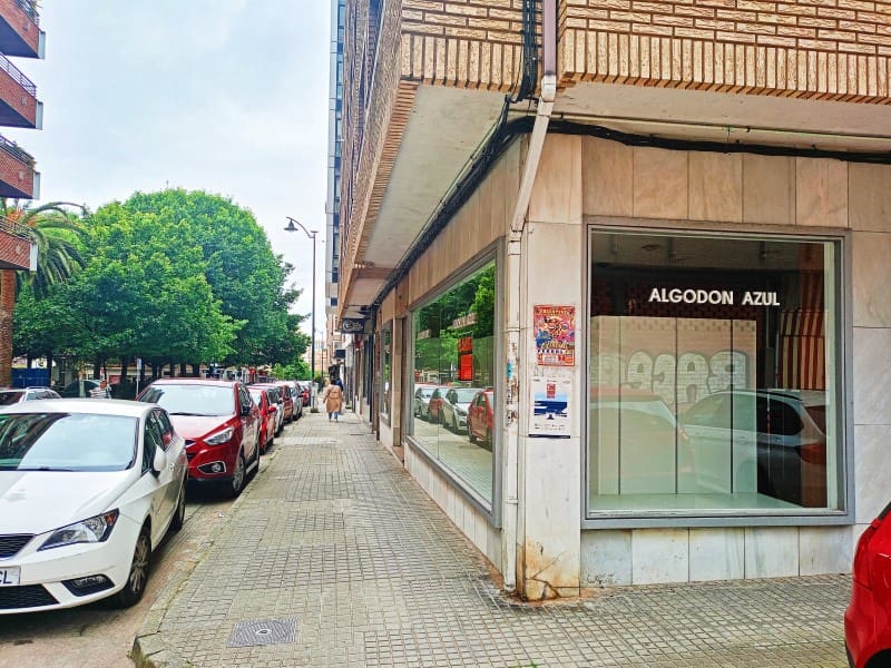 Commercial for rent in Ferrol - € 900 (Ref: 8348381)