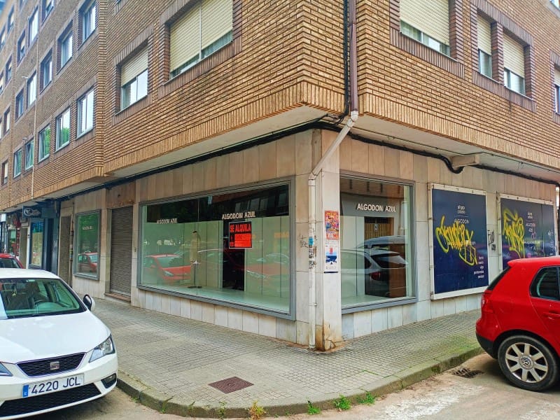 Commercial for rent in Ferrol - € 900 (Ref: 8348381)