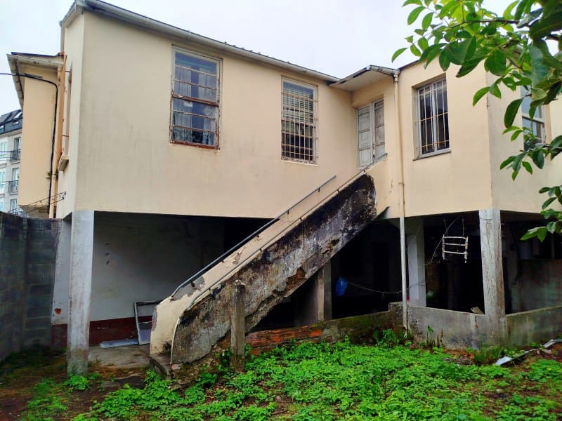 5 soveværelse Byhus til salg i Naron med garage - € 100.000 (Ref: 8500504)