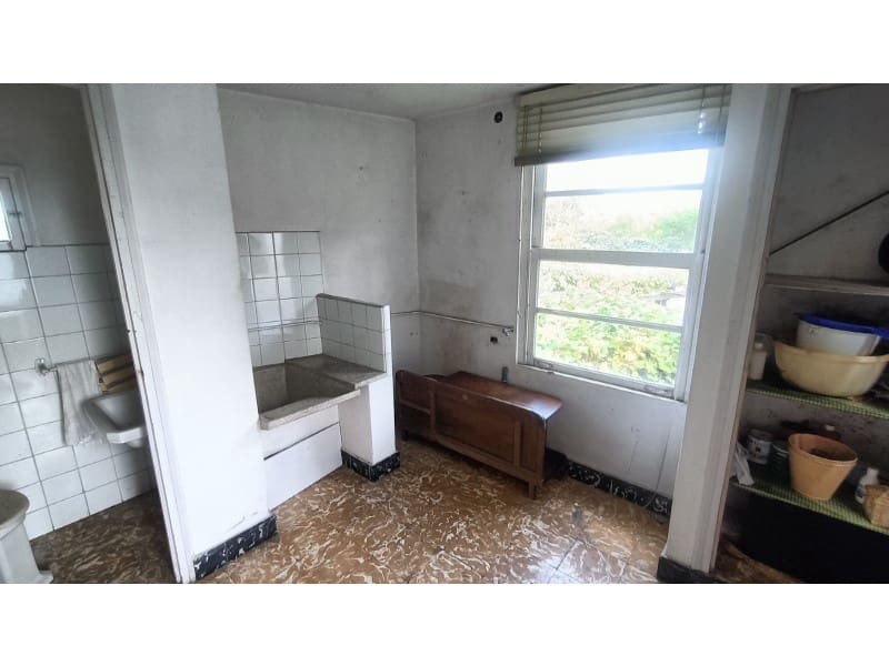 5 soveværelse Byhus til salg i Naron med garage - € 100.000 (Ref: 8500504)