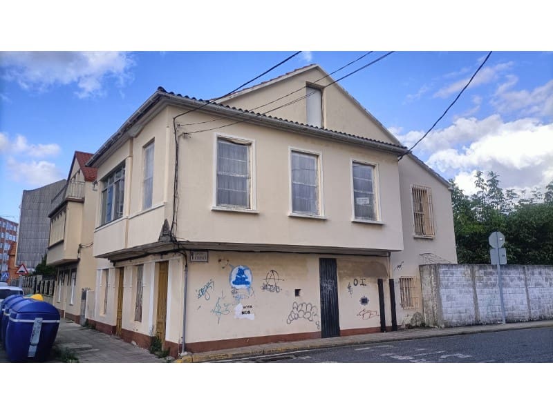 5 soveværelse Byhus til salg i Naron med garage - € 100.000 (Ref: 8500504)