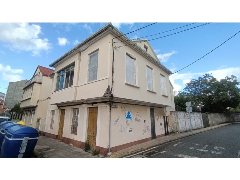 5 soveværelse Byhus til salg i Naron med garage - € 100.000 (Ref: 8500504)