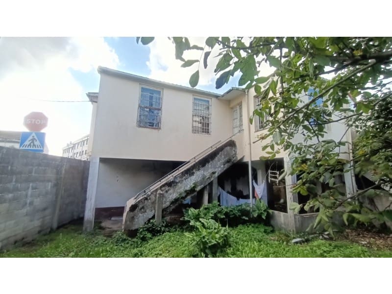 5 soveværelse Byhus til salg i Naron med garage - € 100.000 (Ref: 8500504)