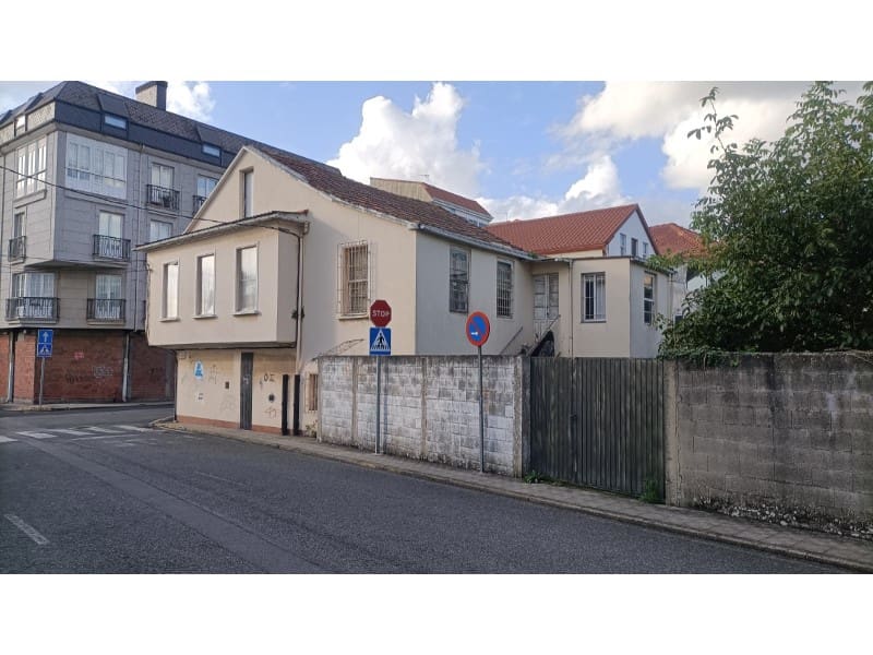 5 soveværelse Byhus til salg i Naron med garage - € 100.000 (Ref: 8500504)