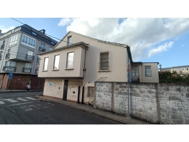 5 soveværelse Byhus til salg i Naron med garage - € 100.000 (Ref: 8500504)