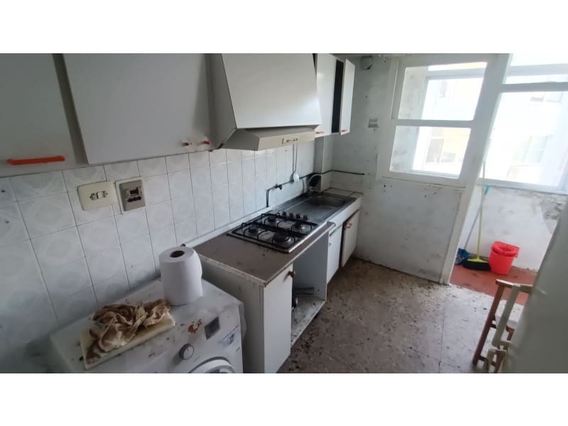 3 bedroom Flat for sale in Ferrol - € 65,000 (Ref: 8559871)