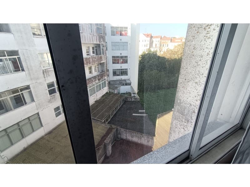 3 bedroom Flat for sale in Ferrol - € 65,000 (Ref: 8559871)