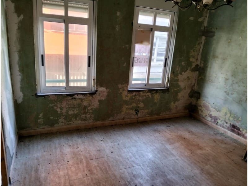 Apartment for sale in Ferrol - € 160,000 (Ref: 8823401)