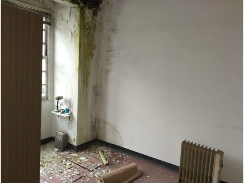 Byhus til salg i Ferrol med garage - € 75.000 (Ref: 8874726)