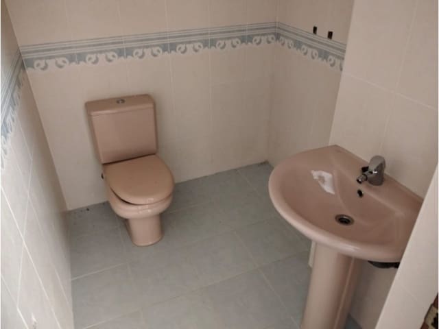 Commercial for sale in Mugardos - € 80,000 (Ref: 8905770)