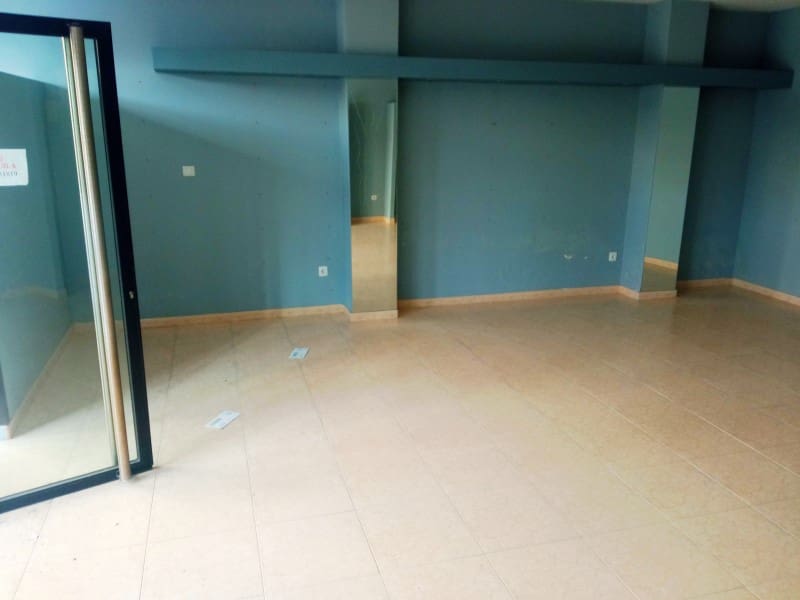 Commercial for rent in Ferrol - € 400 (Ref: 8949051)