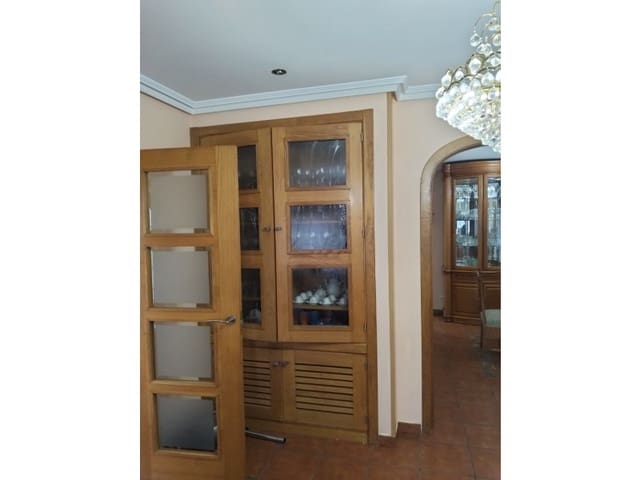 7 slaapkamer Villa te koop in Ares met garage - € 530.000 (Ref: 9001360)