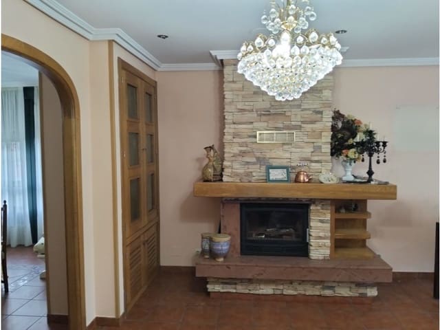 7 slaapkamer Villa te koop in Ares met garage - € 530.000 (Ref: 9001360)