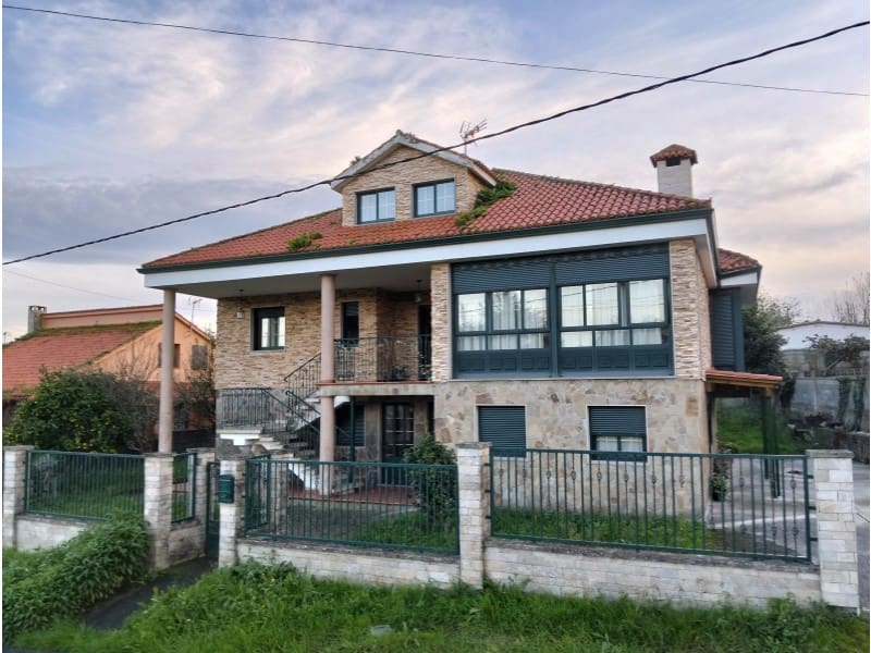 7 soveværelse Villa til salg i Ares med garage - € 530.000 (Ref: 9001360)