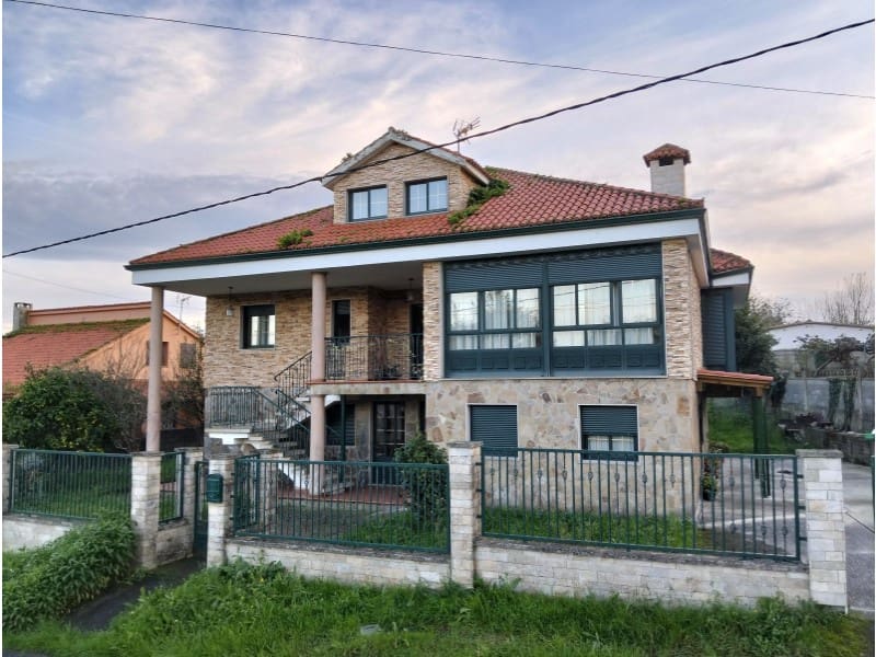 7 soveværelse Villa til salg i Ares med garage - € 530.000 (Ref: 9001360)