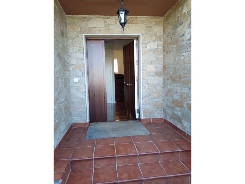 4 bedroom Villa for sale in Mino with garage - € 550,000 (Ref: 9001361)