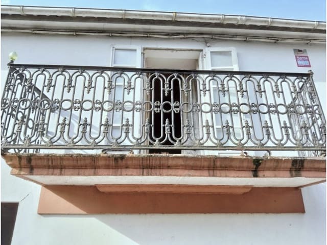 4 slaapkamer Huis te koop in Neda met garage - € 150.000 (Ref: 9218566)