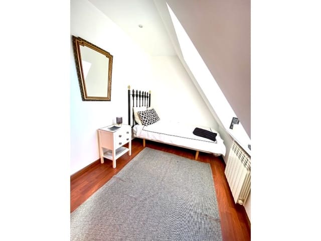 2 bedroom Flat for rent in Ferrol - € 1,000 (Ref: 9414310)