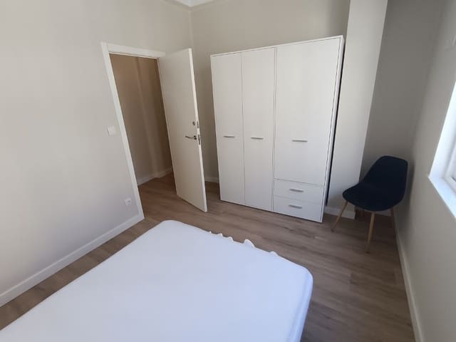 7 sypialnia Mieszkanie do wynajęcia w Ferrol - 1 500 € (Ref: 9440043)