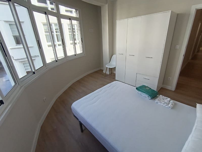 7 sypialnia Mieszkanie do wynajęcia w Ferrol - 1 500 € (Ref: 9440043)